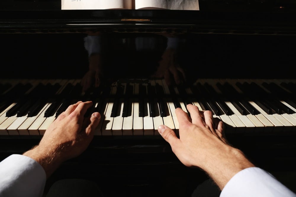 how-to-play-piano-with-both-hands