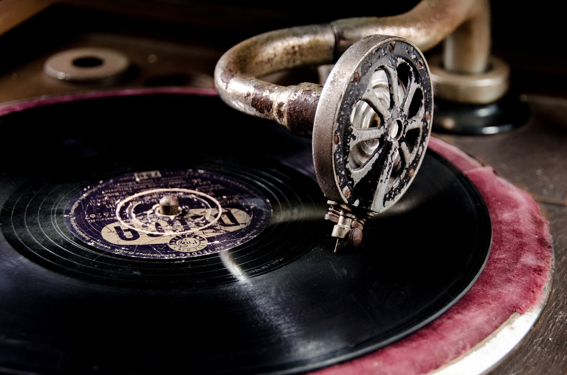 Know More about The Serial Numbers in Vinyl Records 