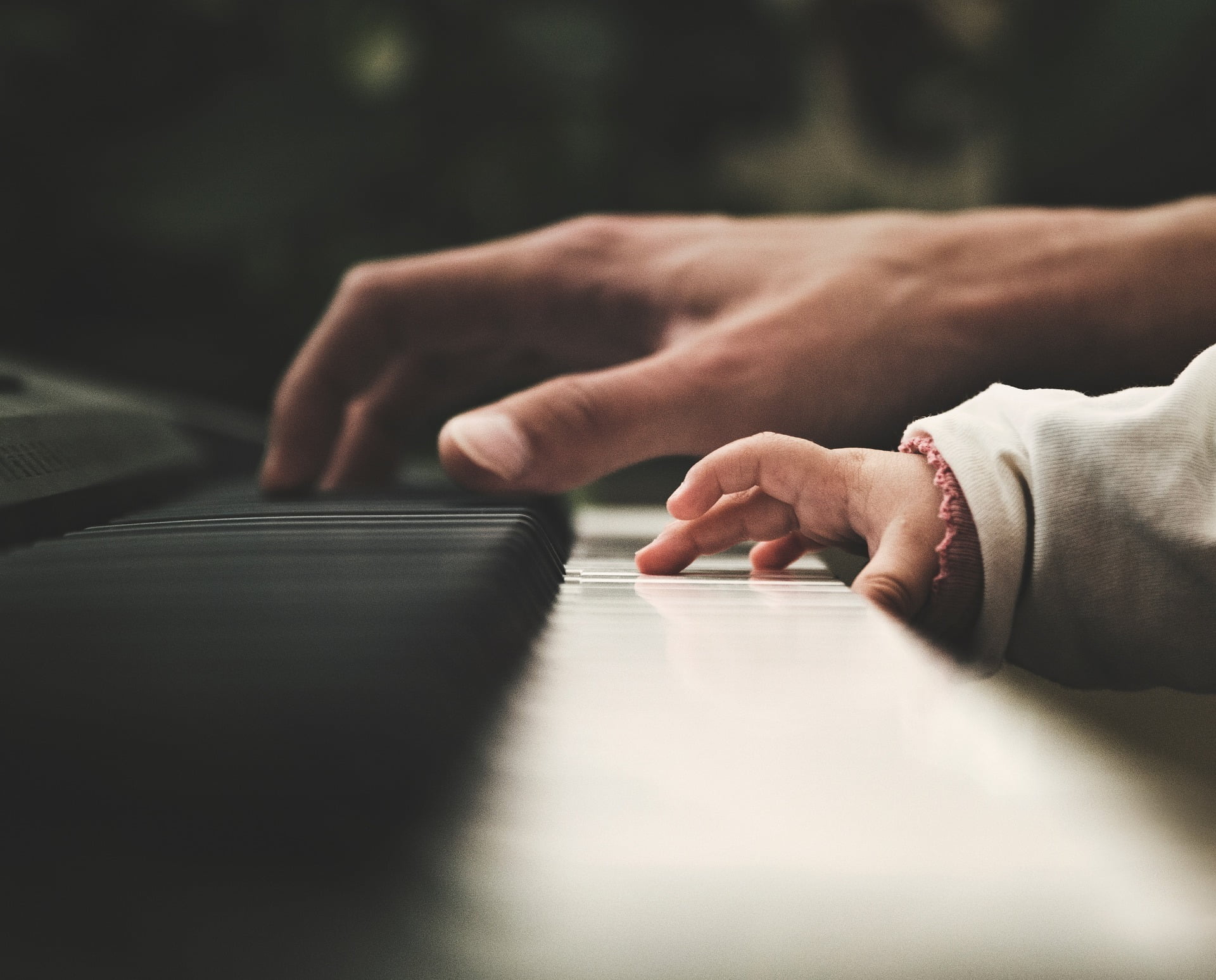 Fingerpicking For Piano - Piano vs Guitar