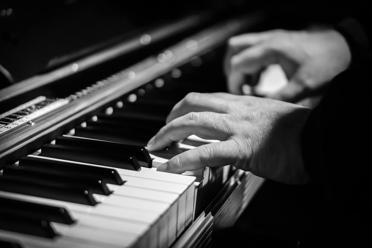 Piano Vs Guitar: Which Has The Better Instant Gratification?